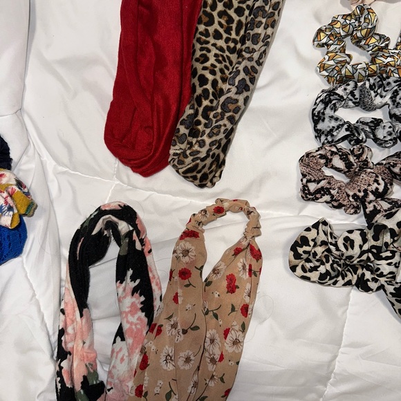 Hair accessories - Picture 3 of 3